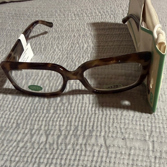 Tortoise Shell Reading Glasses - Picture 3 of 4